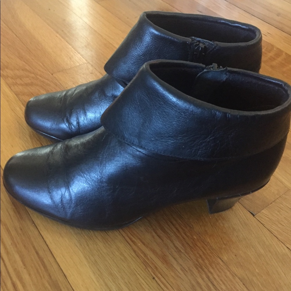 Munro America Grace Booties 6.5W
